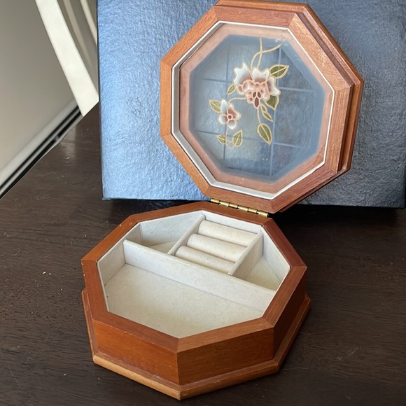 Jewelry box - Picture 2 of 4